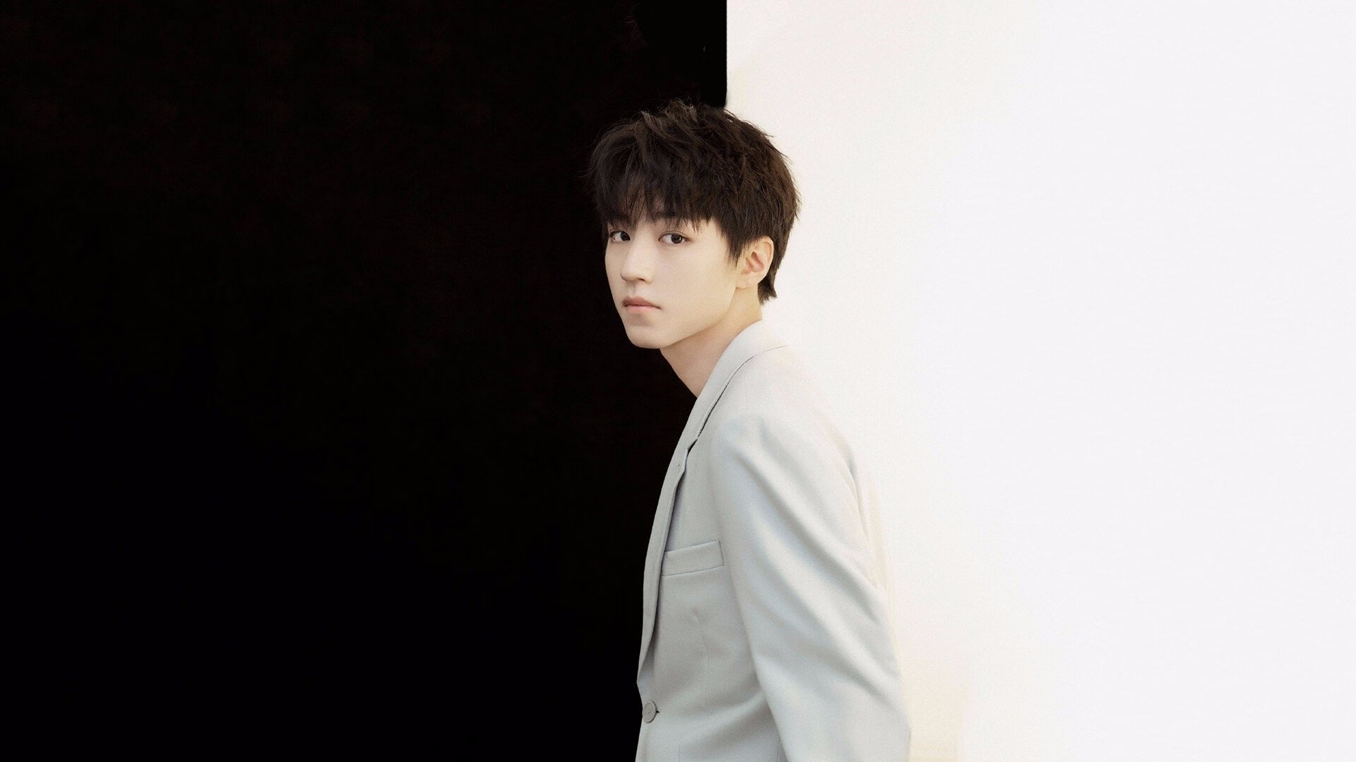 国足战胜对手，轻松取得国际赛四强资格，国足4强赛